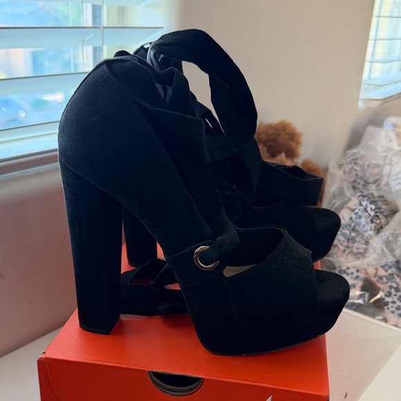 Shoe Dazzle Black Wrap Heels - Picture 2 of 4